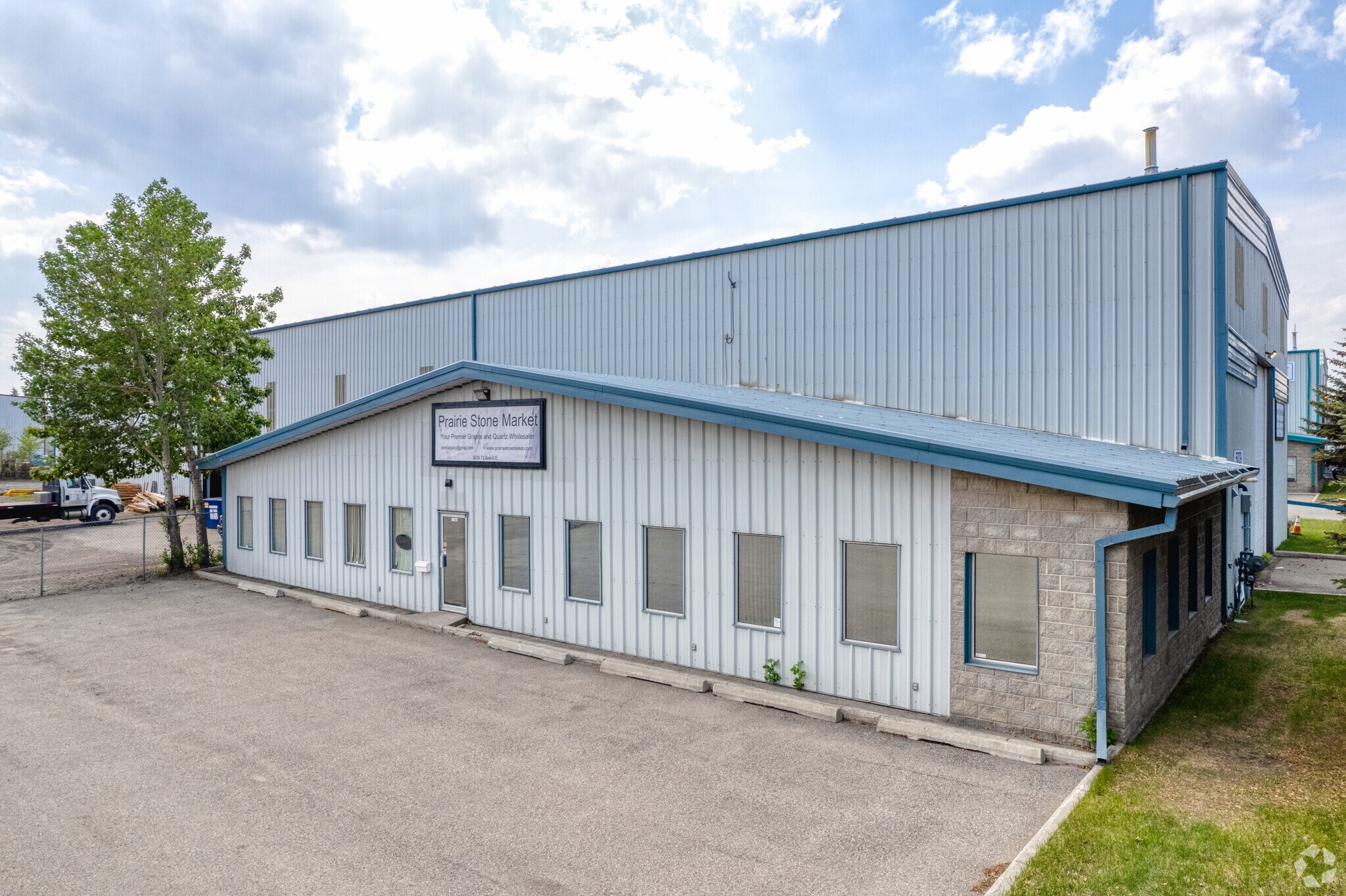 5039 72nd Ave SE, Calgary, AB for Rent