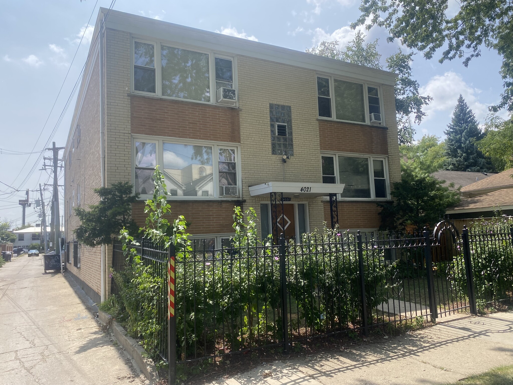 4021 W Belle Plaine Ave, Chicago, IL for Sale