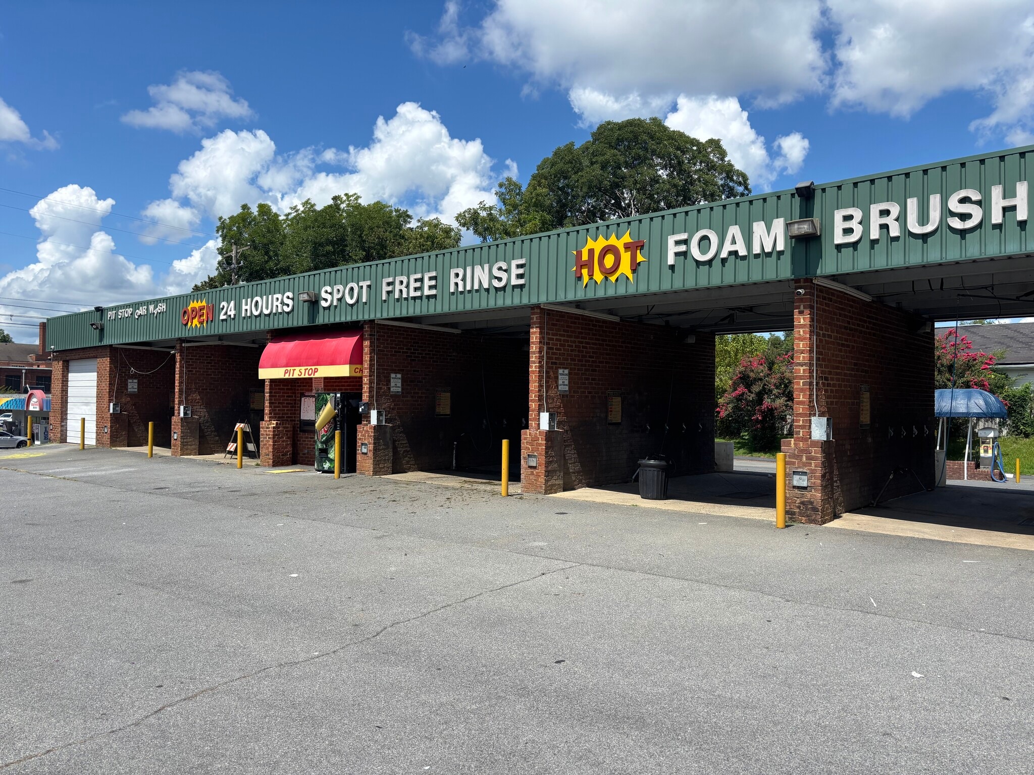 1005 S Roan St, Johnson City, TN for Sale