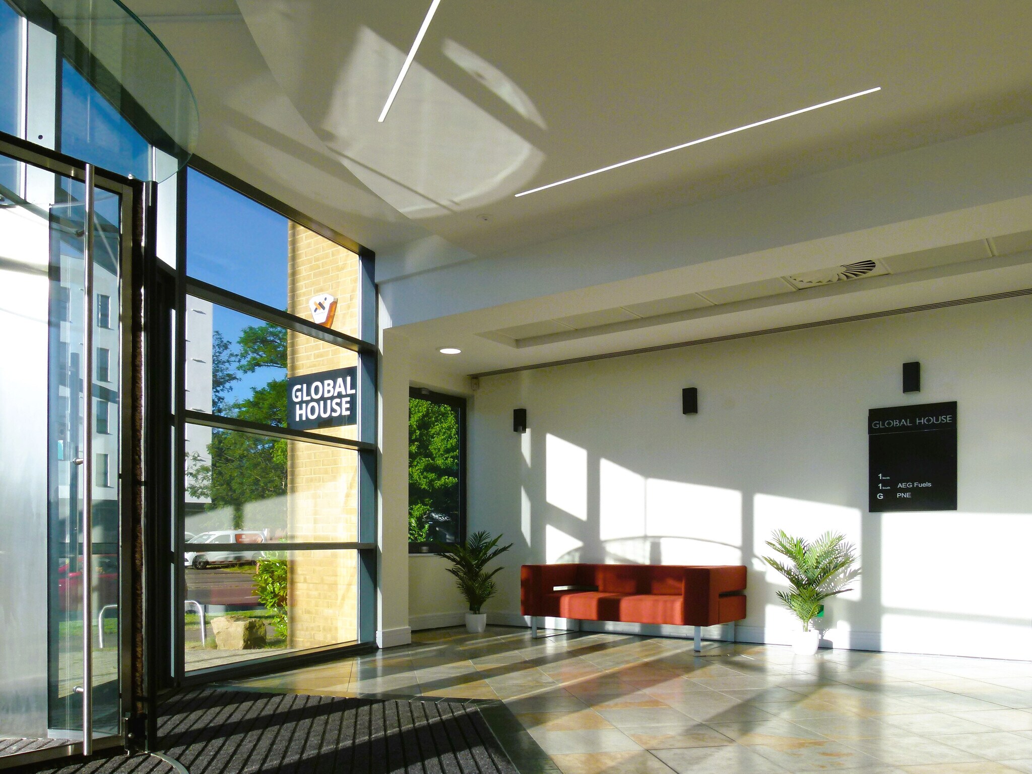 High St, Crawley, WSX for Rent