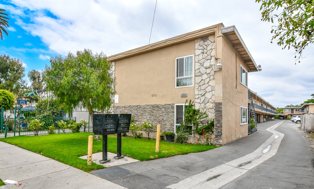 1003 W Bishop St, Santa Ana, CA for Sale