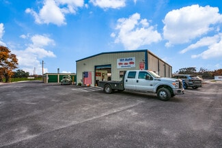 Floresville, TX Flex - 701 Eagle Creek Dr
