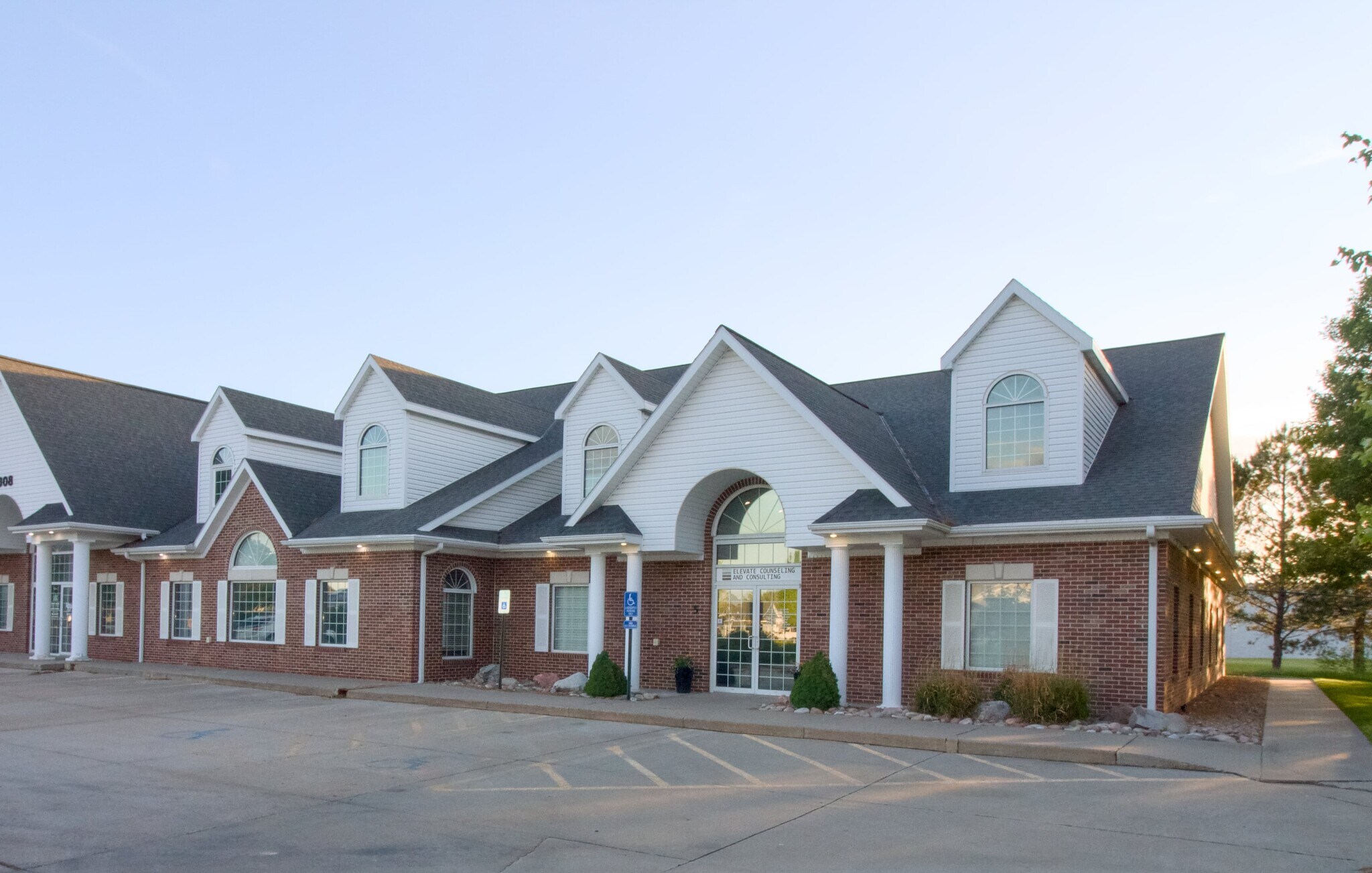 5308 Parklane Pl, Kearney, NE for Sale