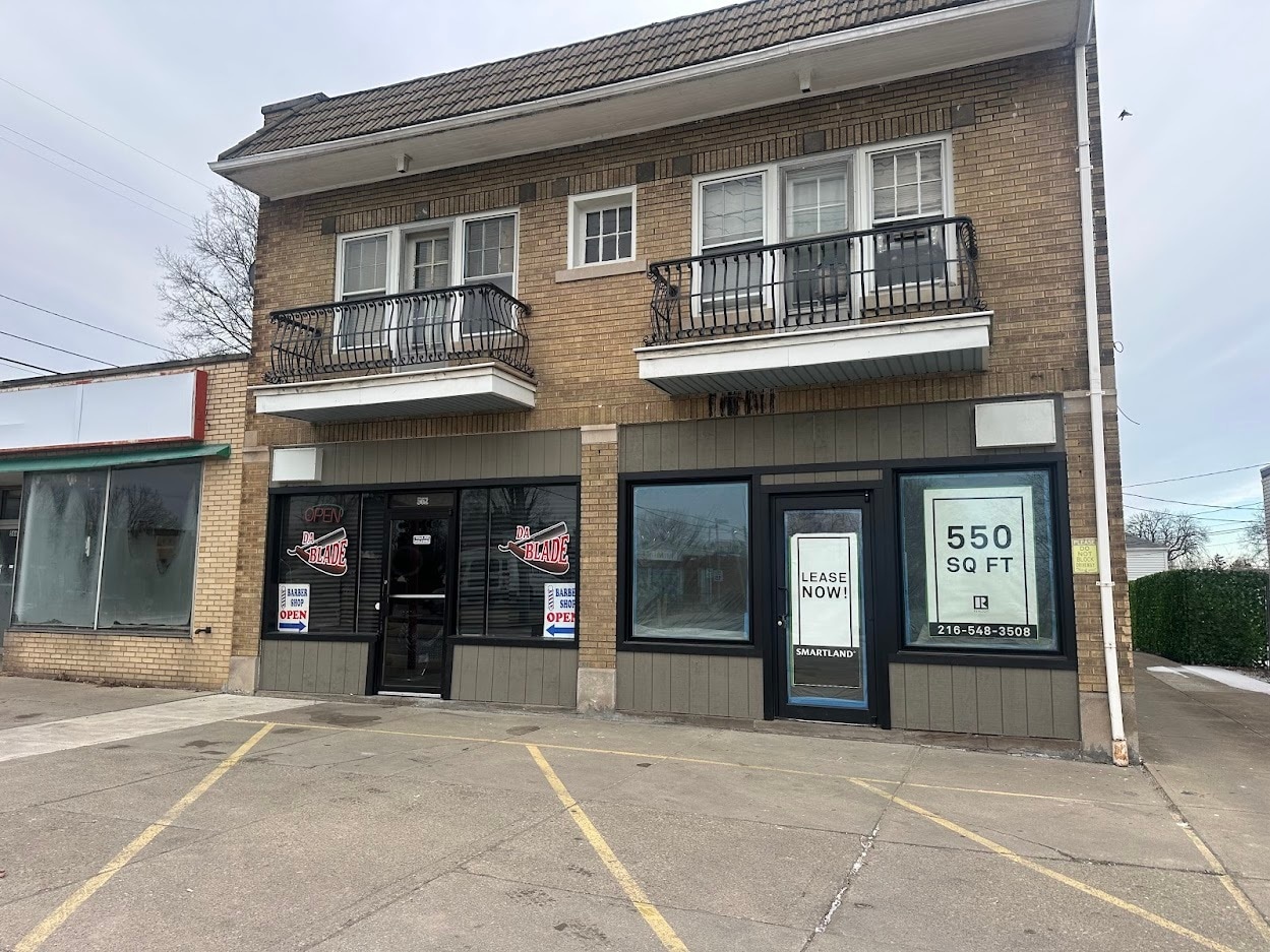 560-562 E 200th St, Cleveland, OH for Sale