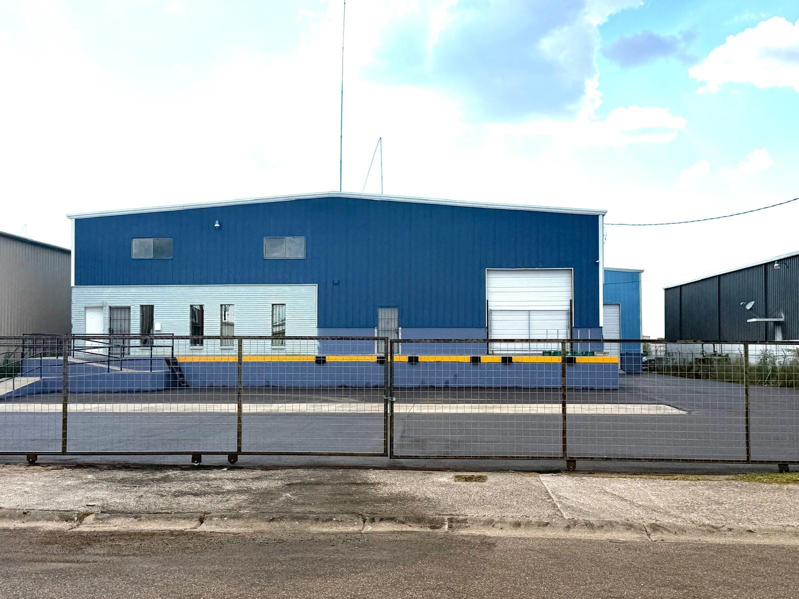 5812 East Dr, Laredo, TX for Rent