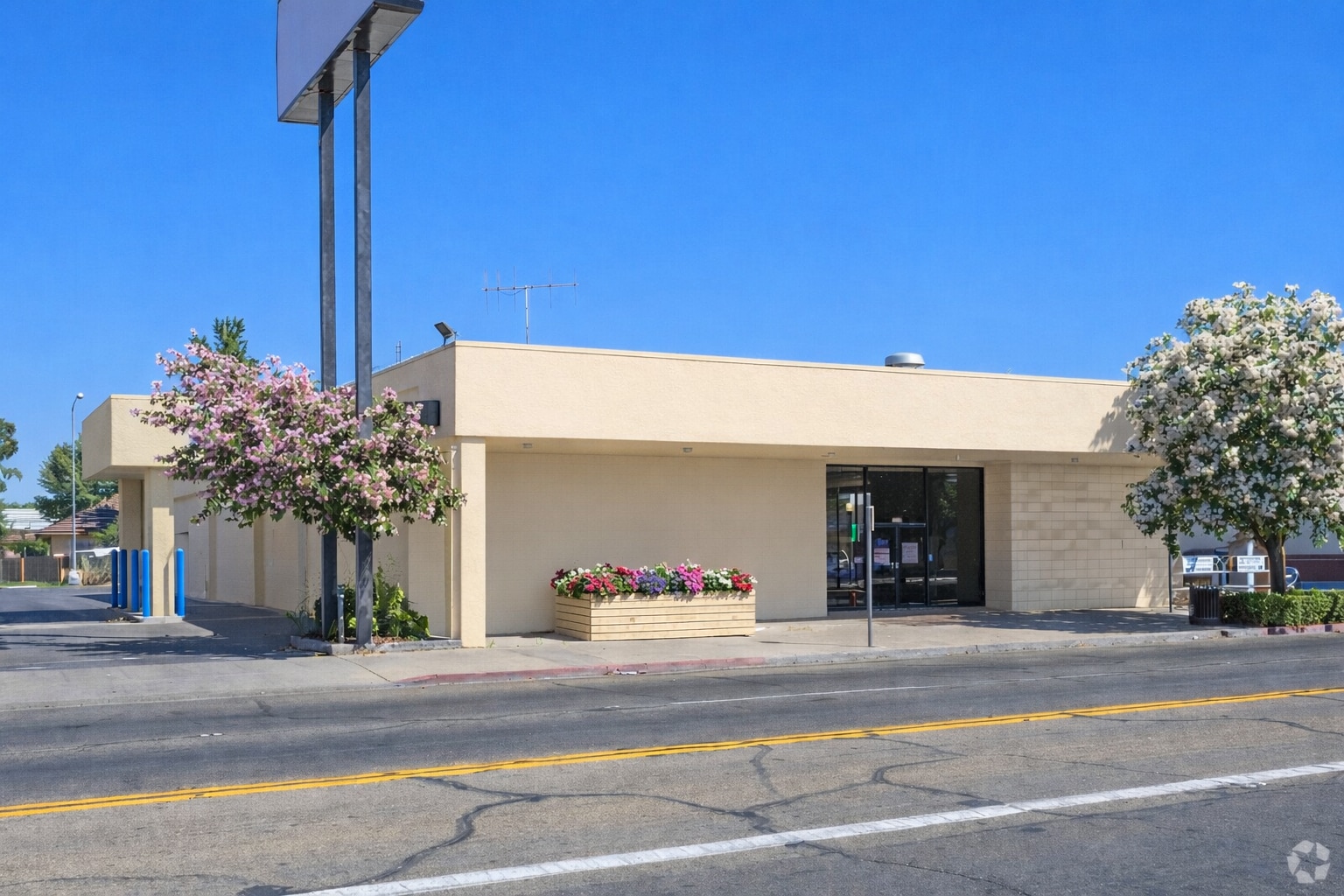231-233 E Yosemite Ave, Madera, CA for Sale