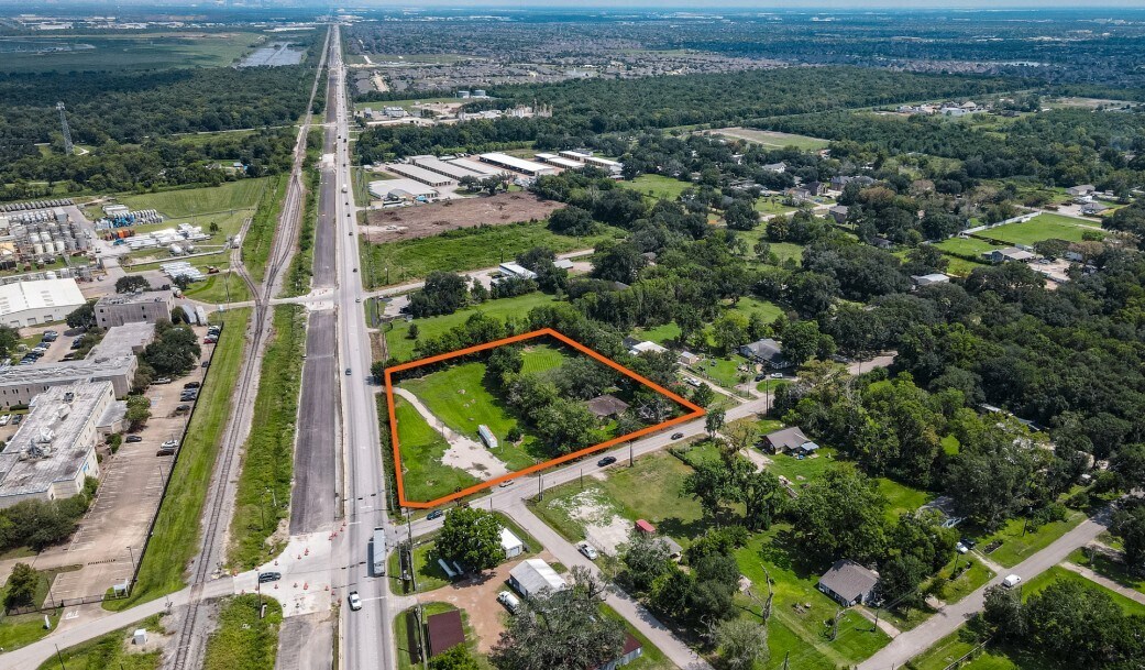 119 E Dallas St, Fresno, TX for Sale