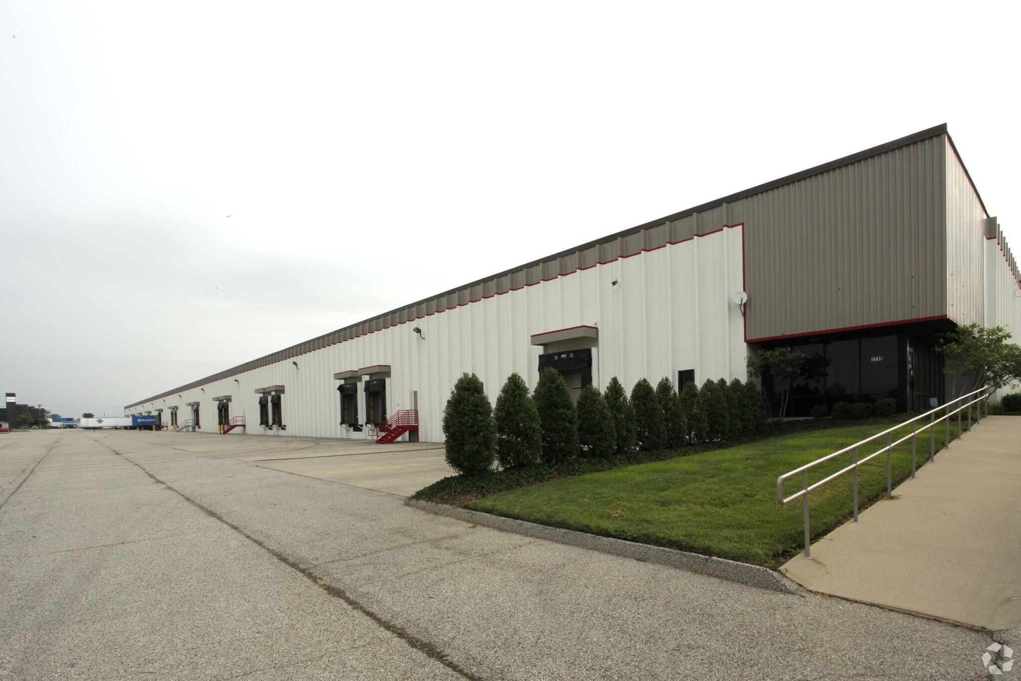 7715 National Tpke, Louisville, KY for Rent