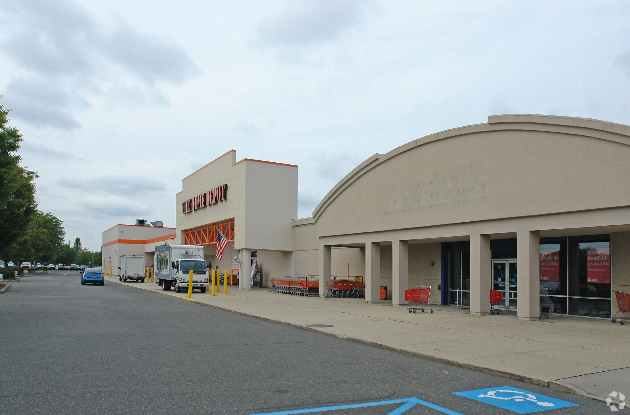 5025 Jericho Tpke Commack, NY 11725 Retail Property for Lease on