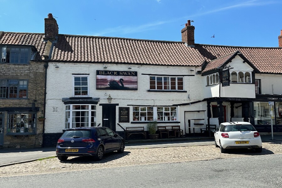 11 Market Pl, Kirkbymoorside, NYK for Sale