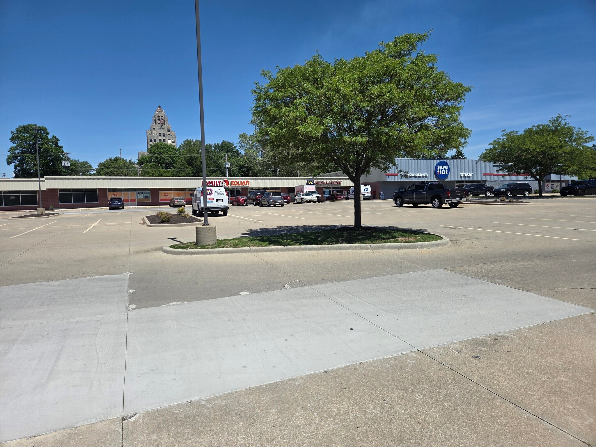 2200 E William St, Decatur, IL for Rent