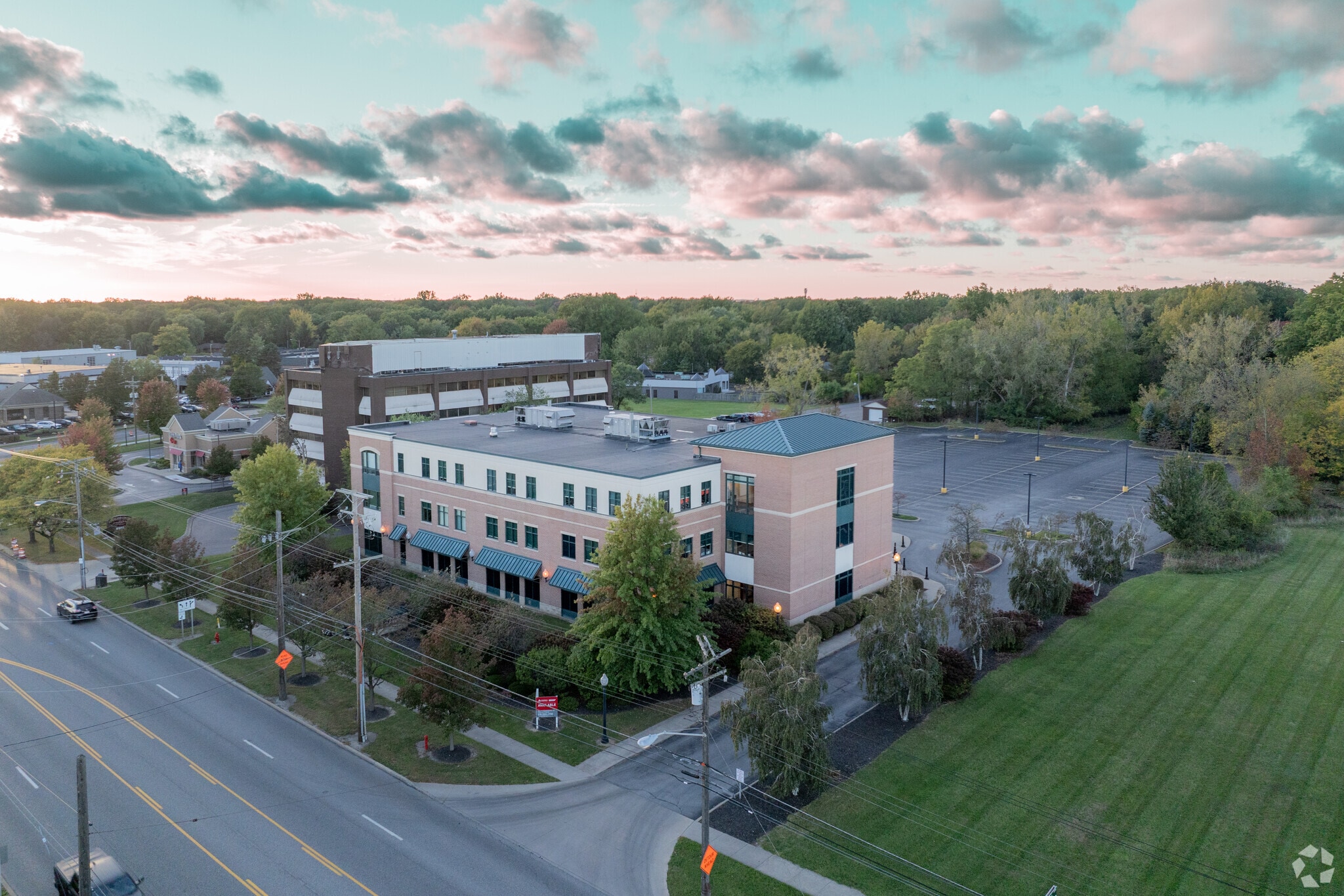 6900 Pearl Rd, Middleburg Heights, OH for Rent