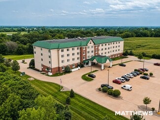 Quincy, IL Hospitality - 110 N 54th St