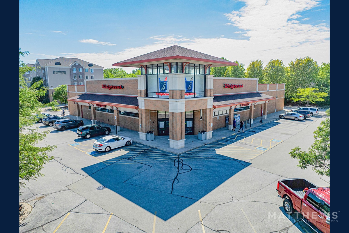 9527 S 27th St, Franklin, WI for Sale