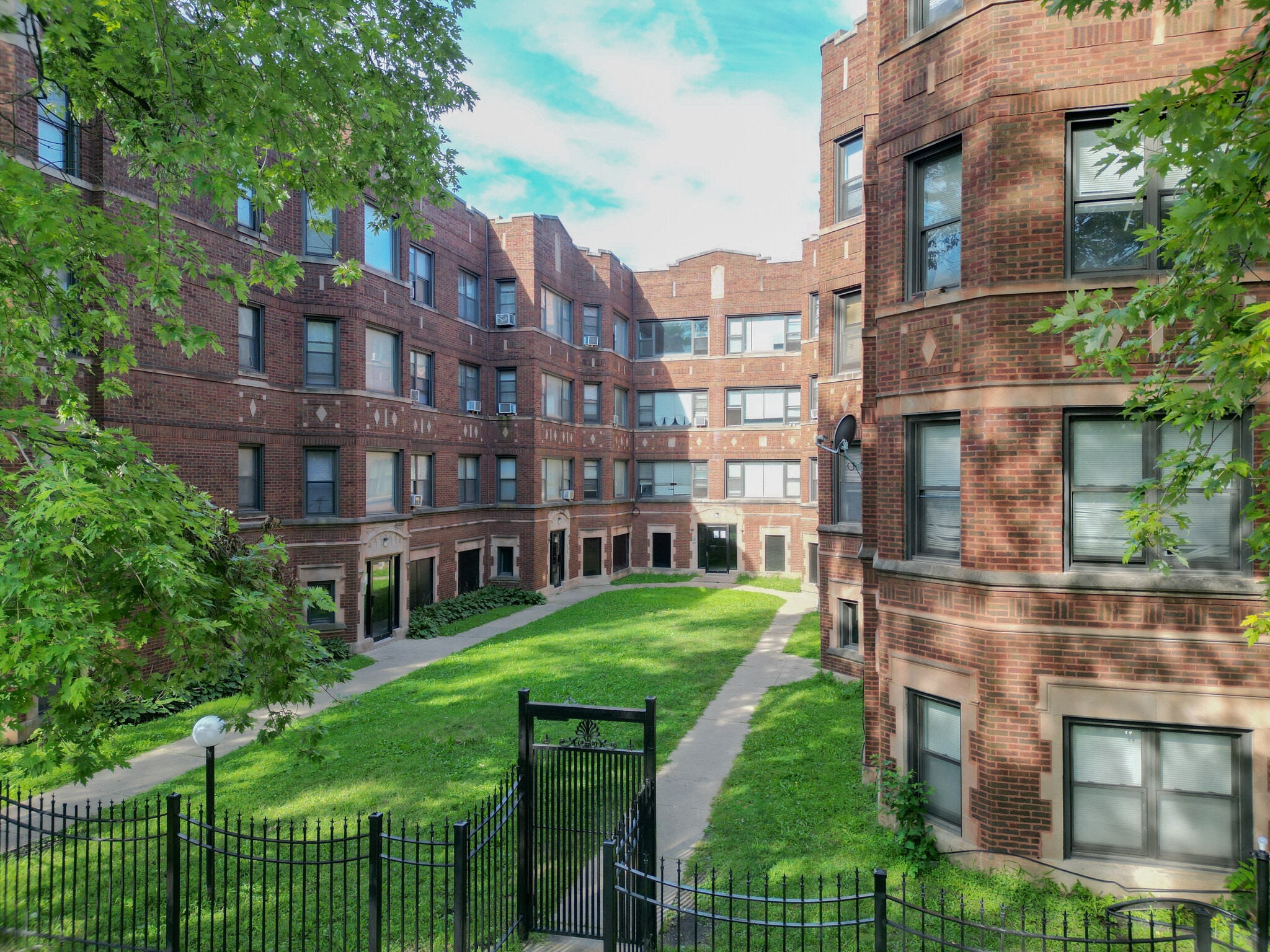 7646 S Ingleside Ave, Chicago, IL for Sale