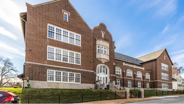 7135 Canterbury Ave, Saint Louis, MO for Sale