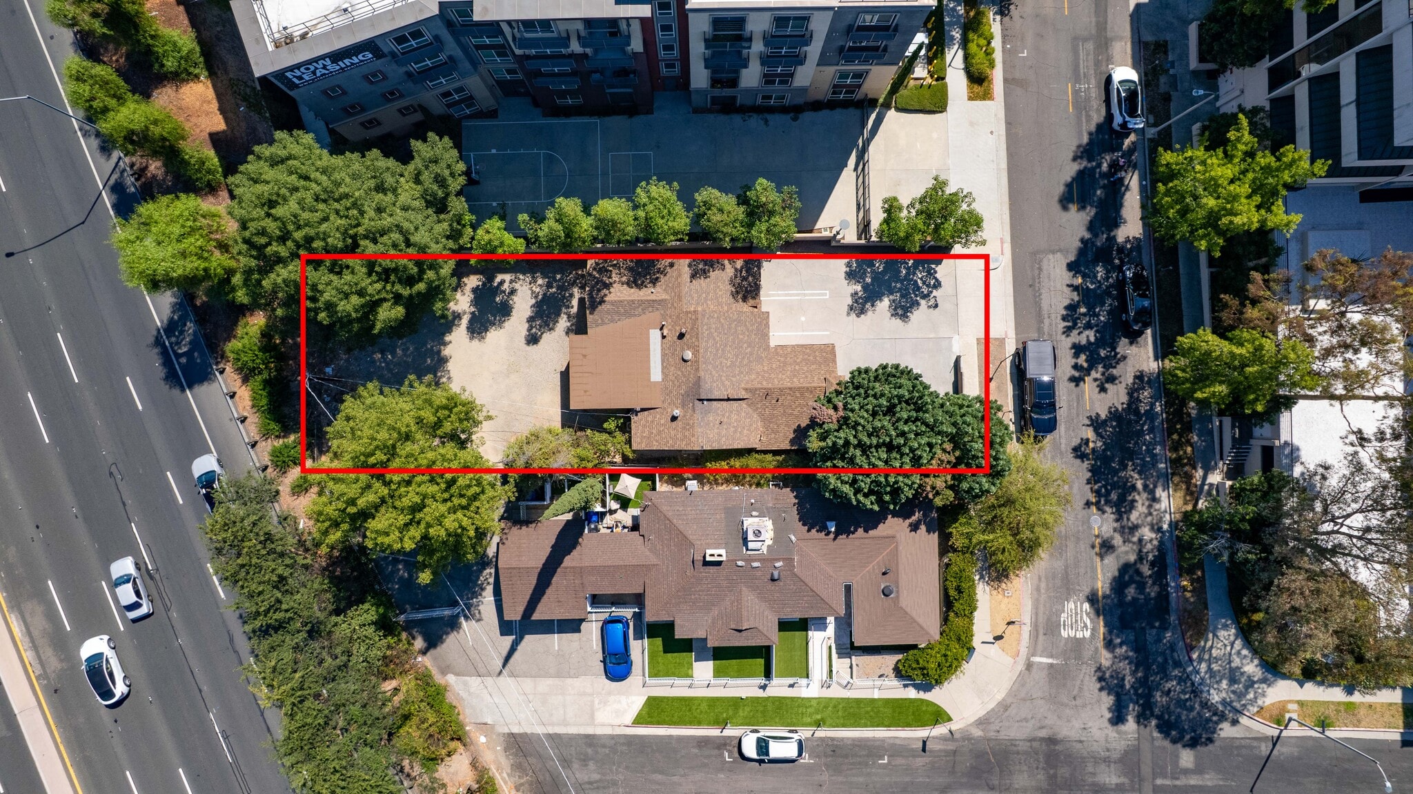 22151 Clarendon St, Woodland Hills, CA for Sale