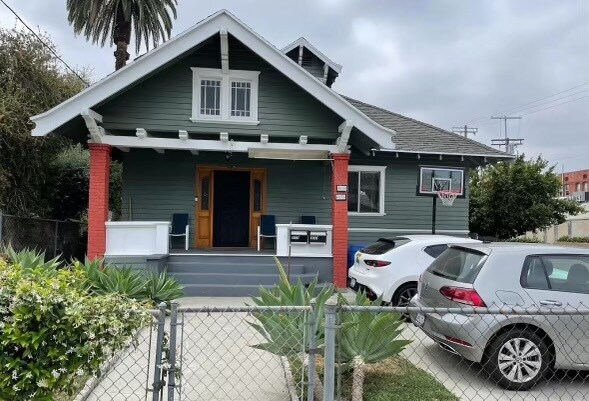 4636 Russell Ave, Los Angeles, CA for Sale