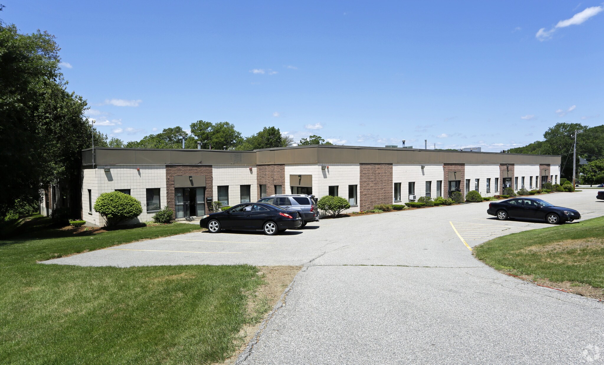 31-39 Flagship Dr, North Andover, MA for Sale
