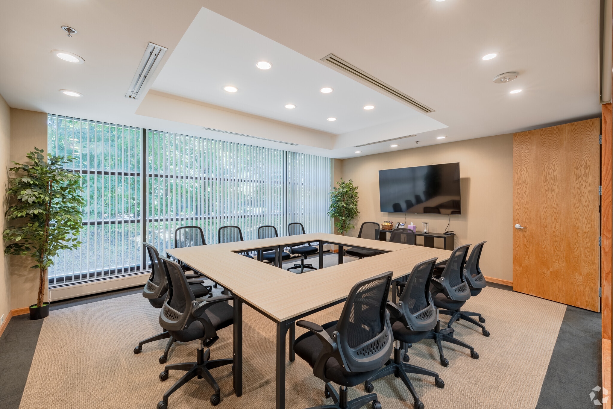 40900 Woodward Ave, Bloomfield Hills, MI for Rent