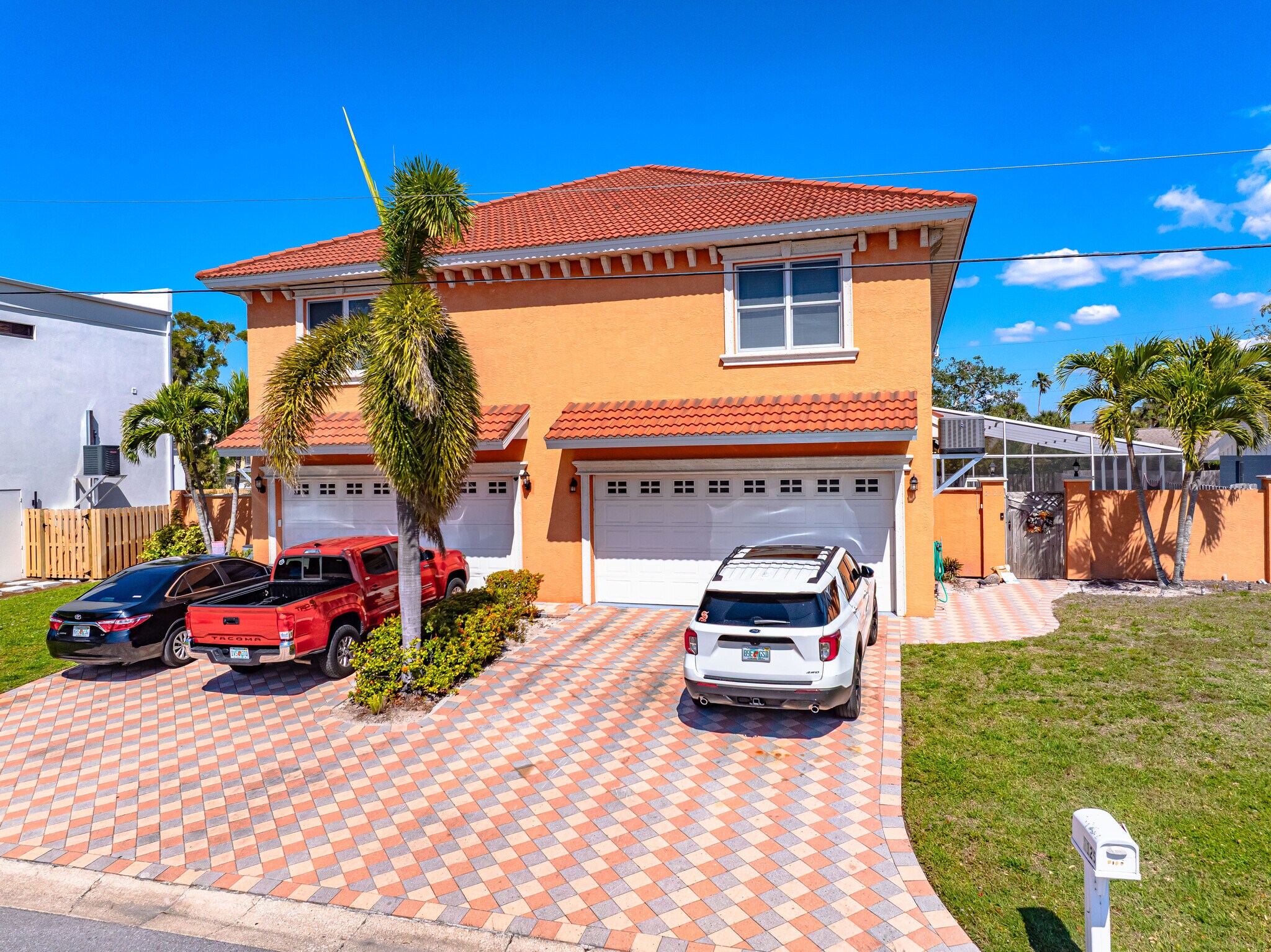 2119-2131 Montclair Dr, Sarasota, FL for Sale