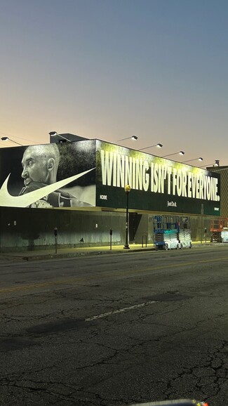 Los Angeles, CA Office/Retail - 543 N Fairfax Ave