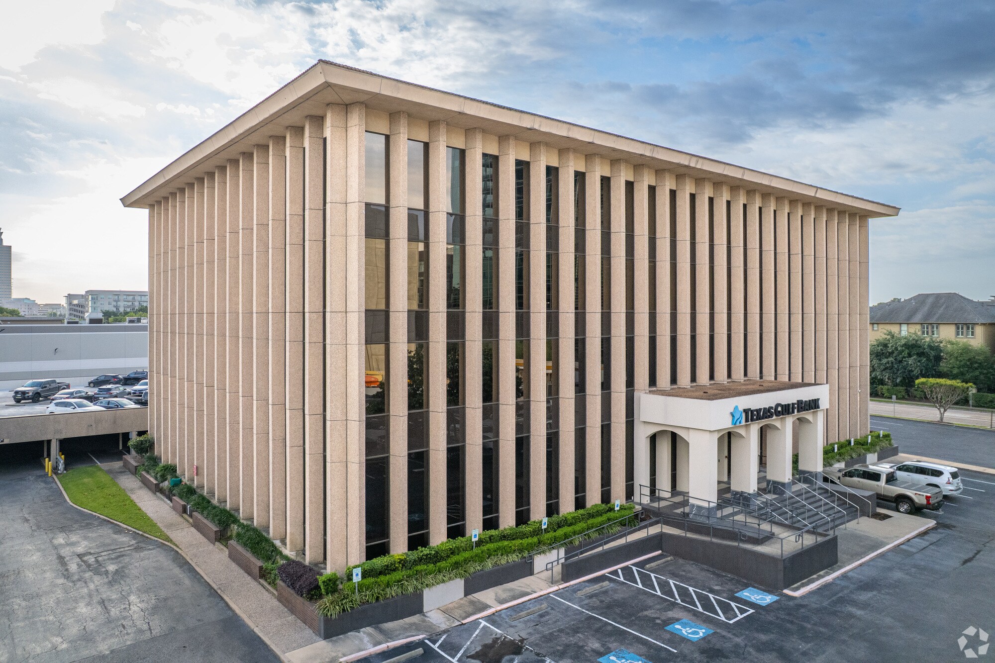 900 Town & Country Blvd, Houston, TX for Rent