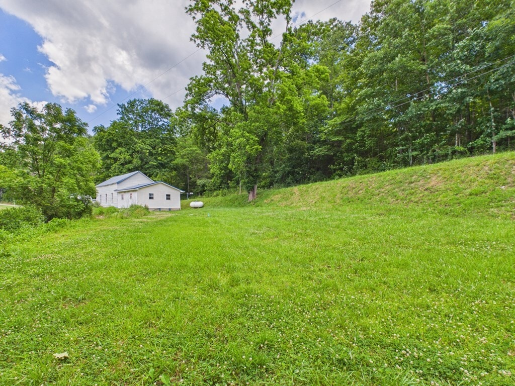 2071 Mattie Rd, Louisa, KY for Sale
