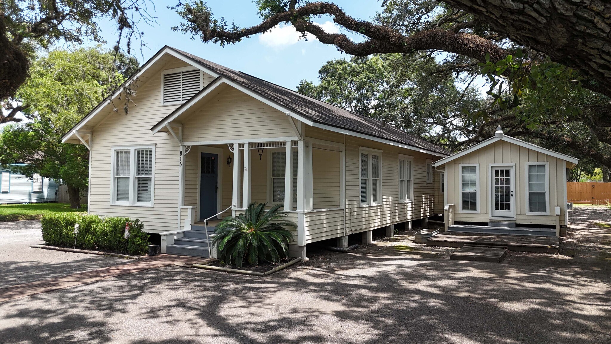 815 E Main St, League City, TX for Sale