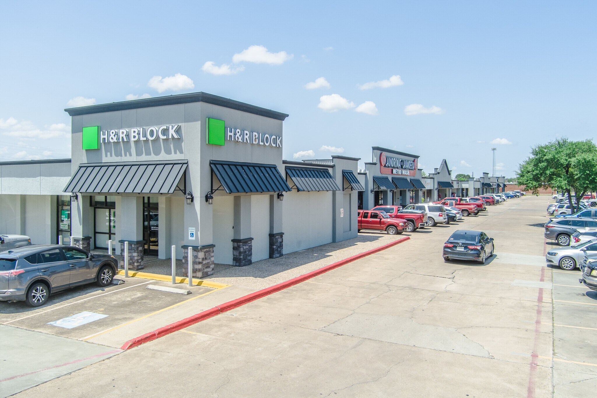 1901-2403 E Red River St, Victoria, TX for Sale