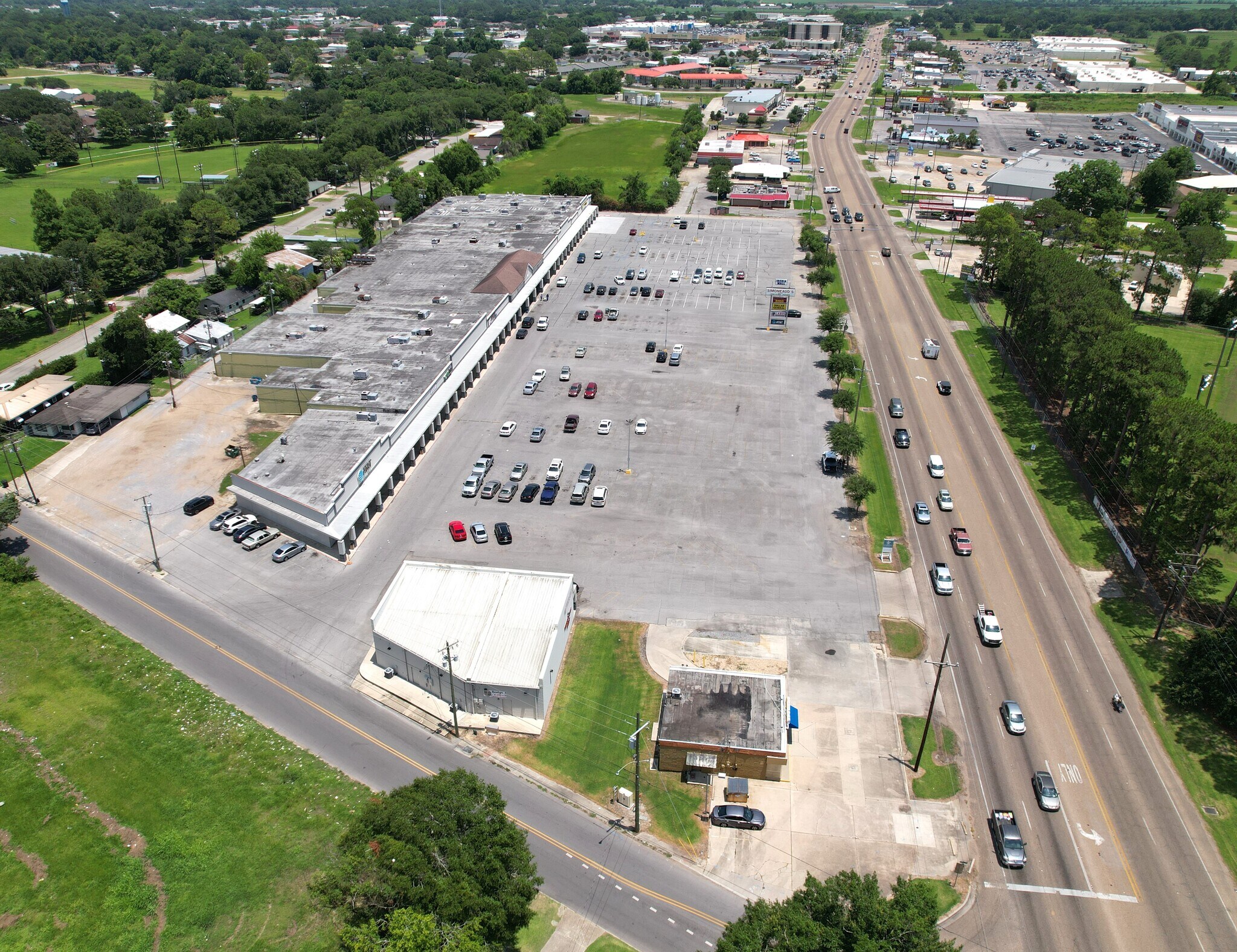 627 E Admiral Doyle Dr, New Iberia, LA for Rent
