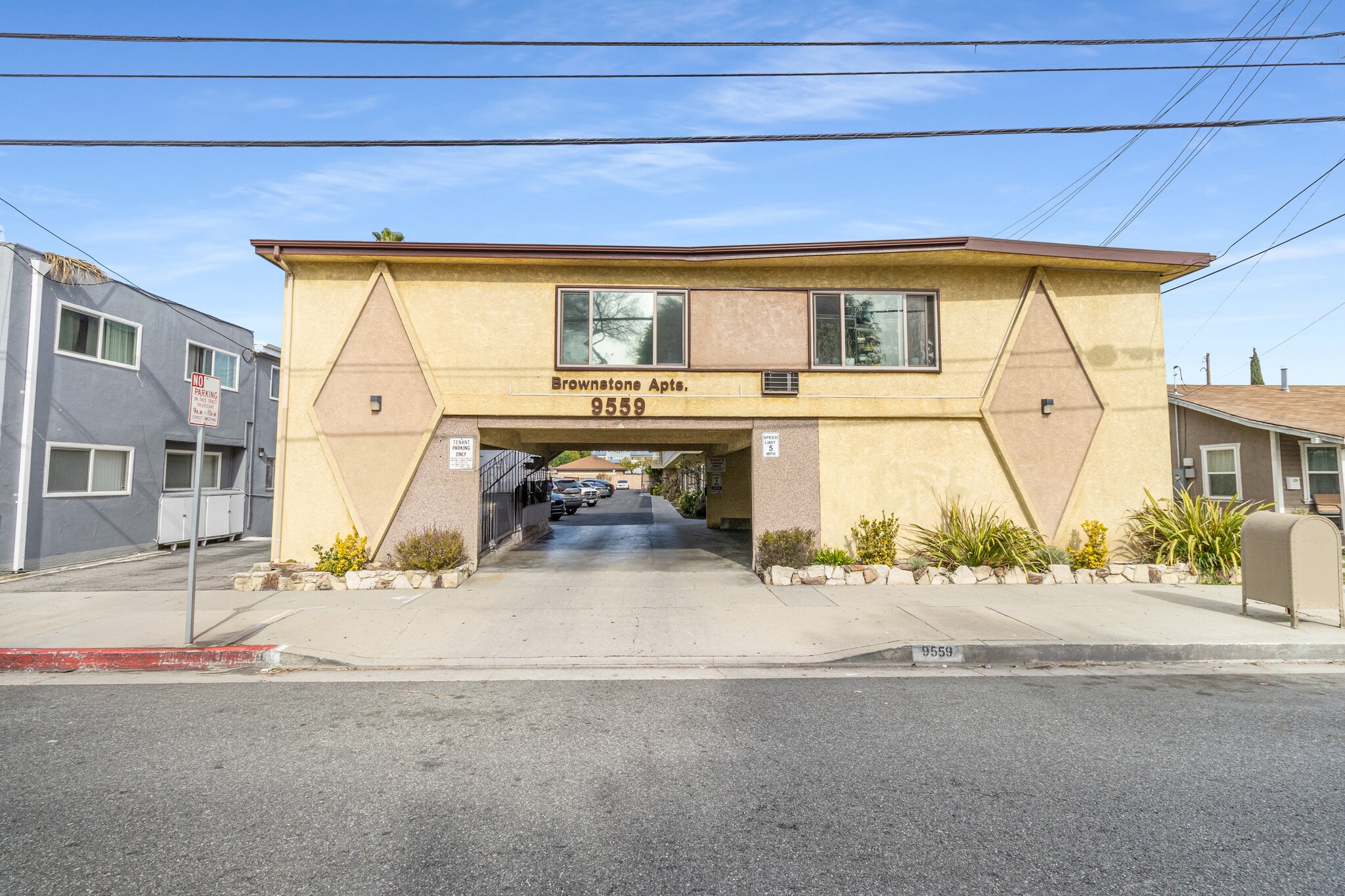 9559 Flower St, Bellflower, CA for Sale