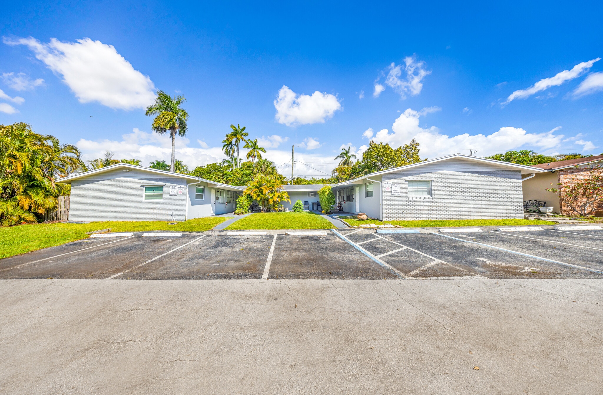 355 NW 32nd St, Oakland Park, FL for Sale
