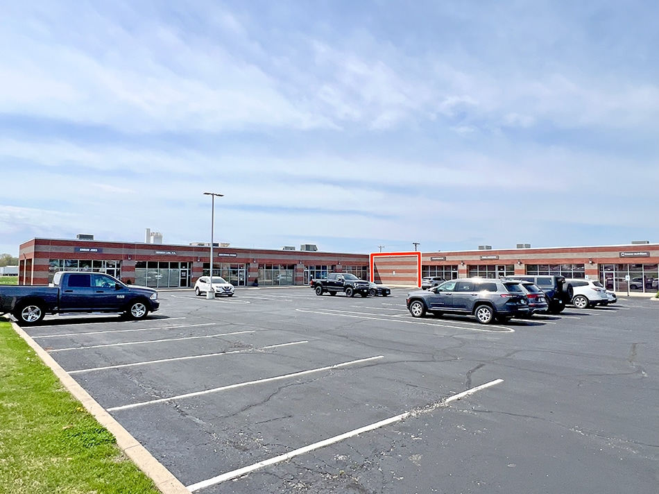 100-120 Executive Dr, Highland, IL for Rent