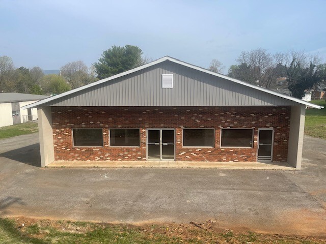 2121 Roanoke Blvd, Salem, VA for Rent