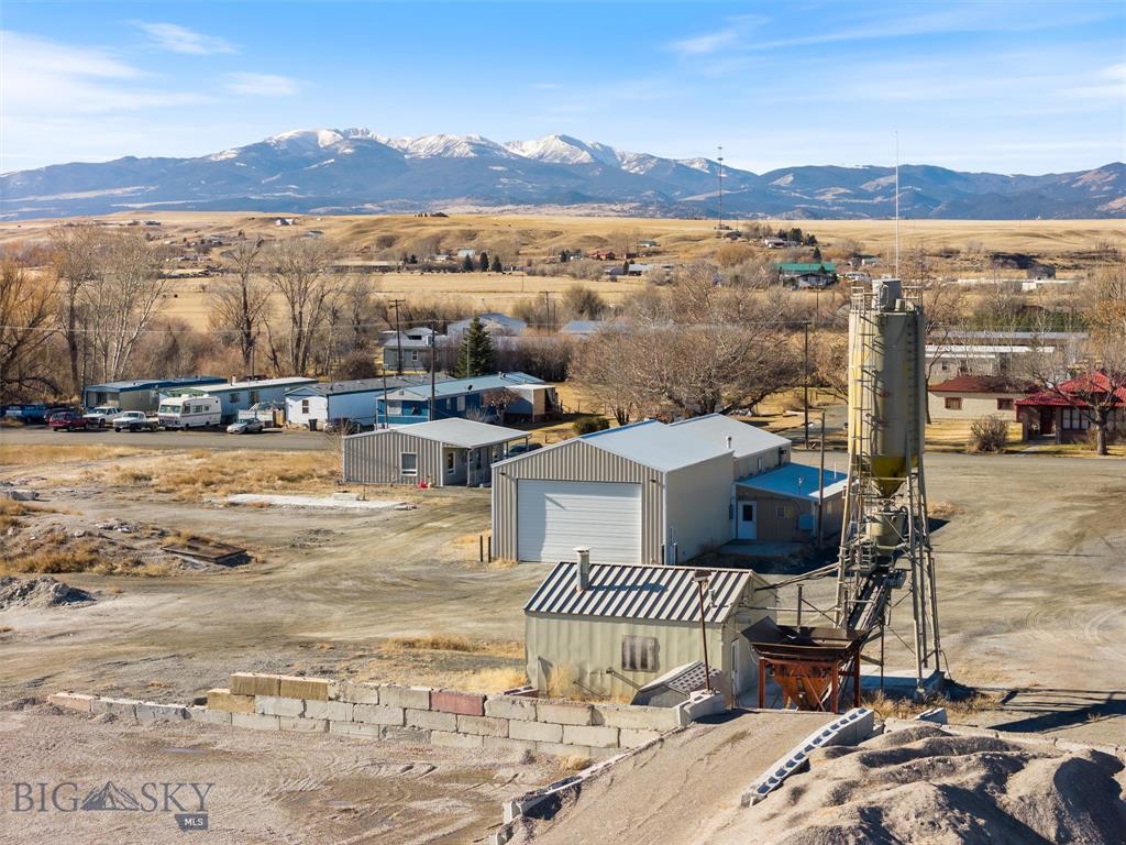 2 S Lincoln St, Whitehall, MT for Sale