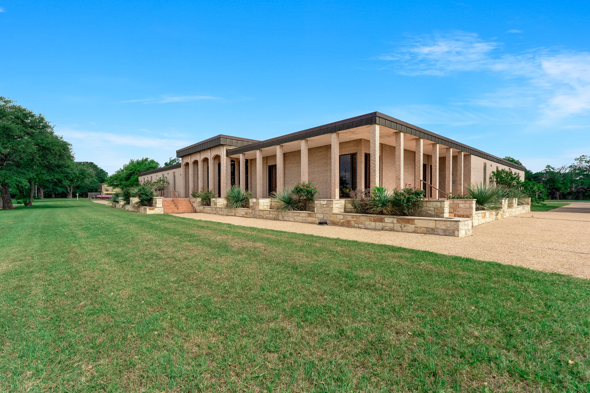 4604 Ben White Blvd E, Austin, TX for Rent