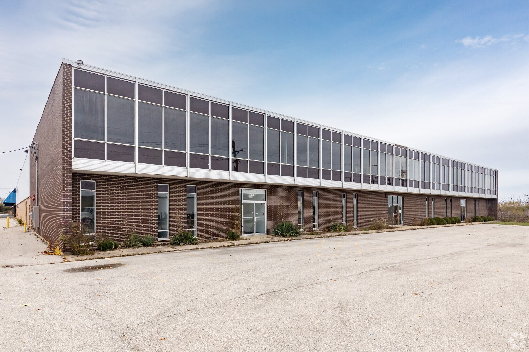610 N York Rd Bensenville, IL 60106 Industrial Property for Lease on