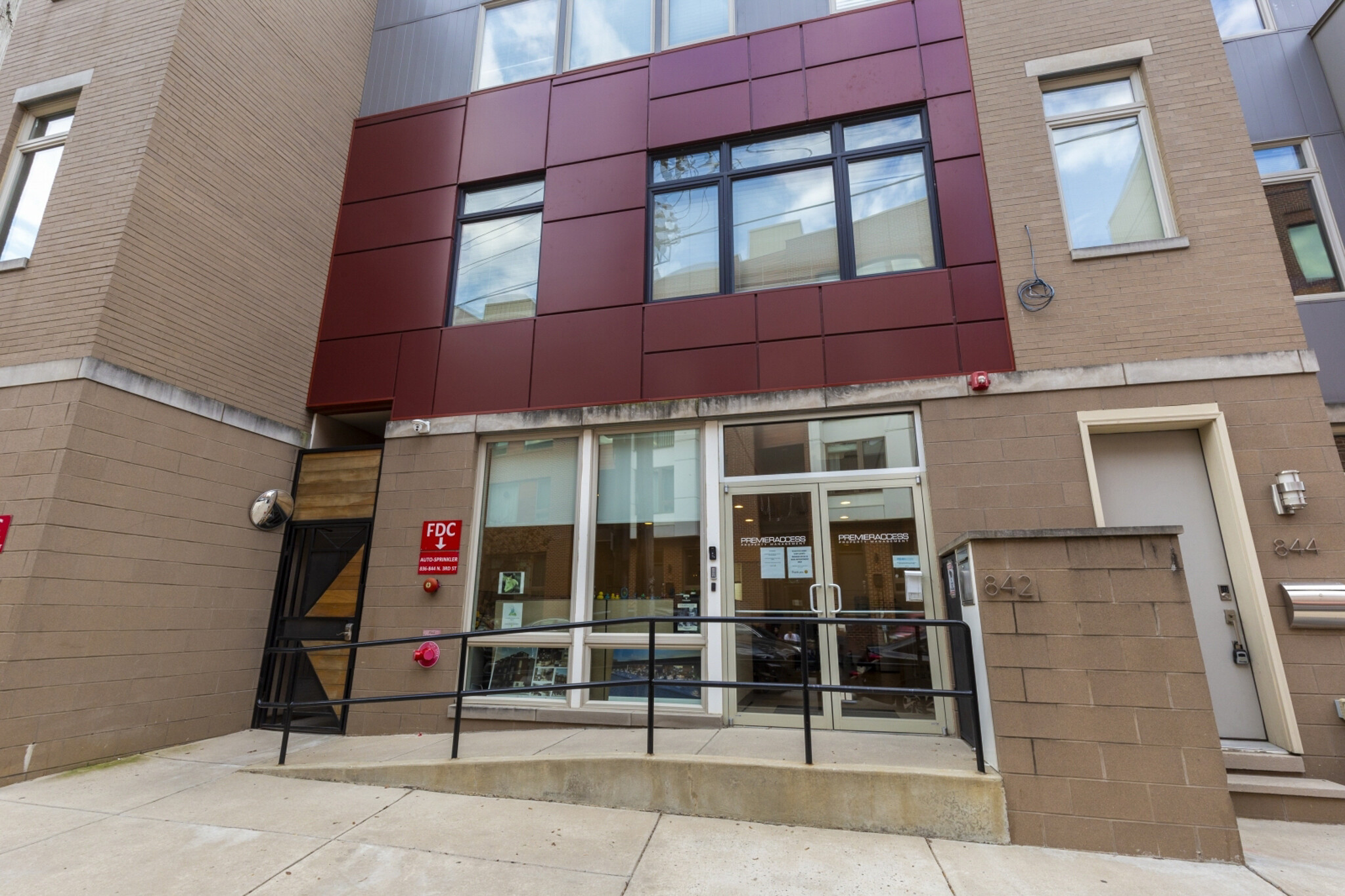 842 N 3rd St, Philadelphia, PA for Sale