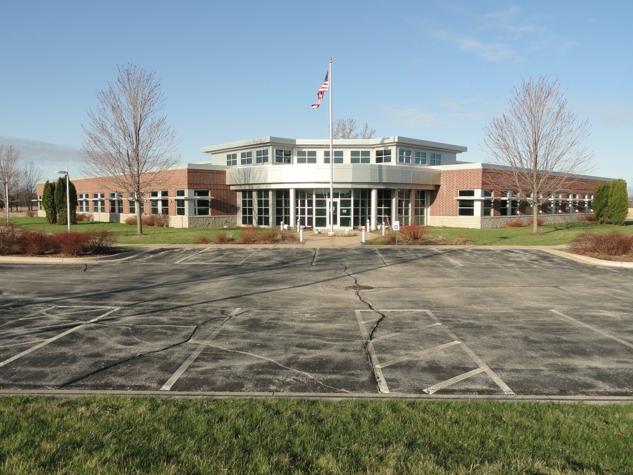 2571 S Hemlock Rd, Green Bay, WI for Sale