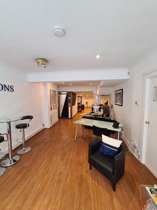 London, LND Retail - 72 Rochester Row
