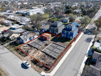 Duplexes On W Salinas St