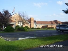 525 S Macon St, Moweaqua, IL for Sale