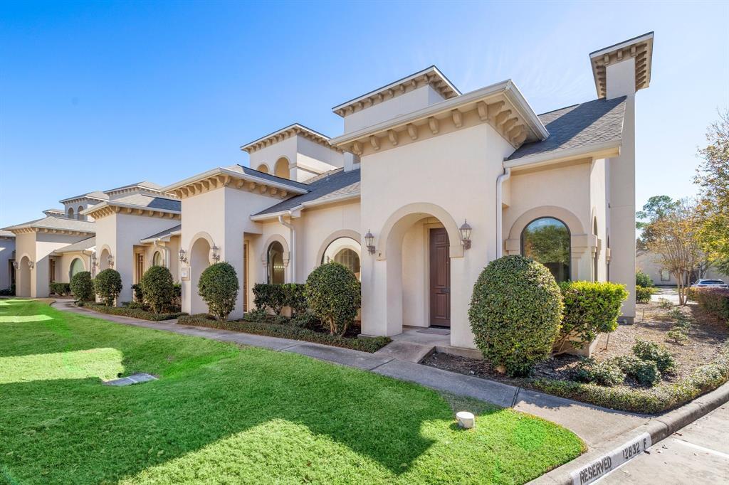 12832 Willow Centre Dr, Houston, TX for Sale
