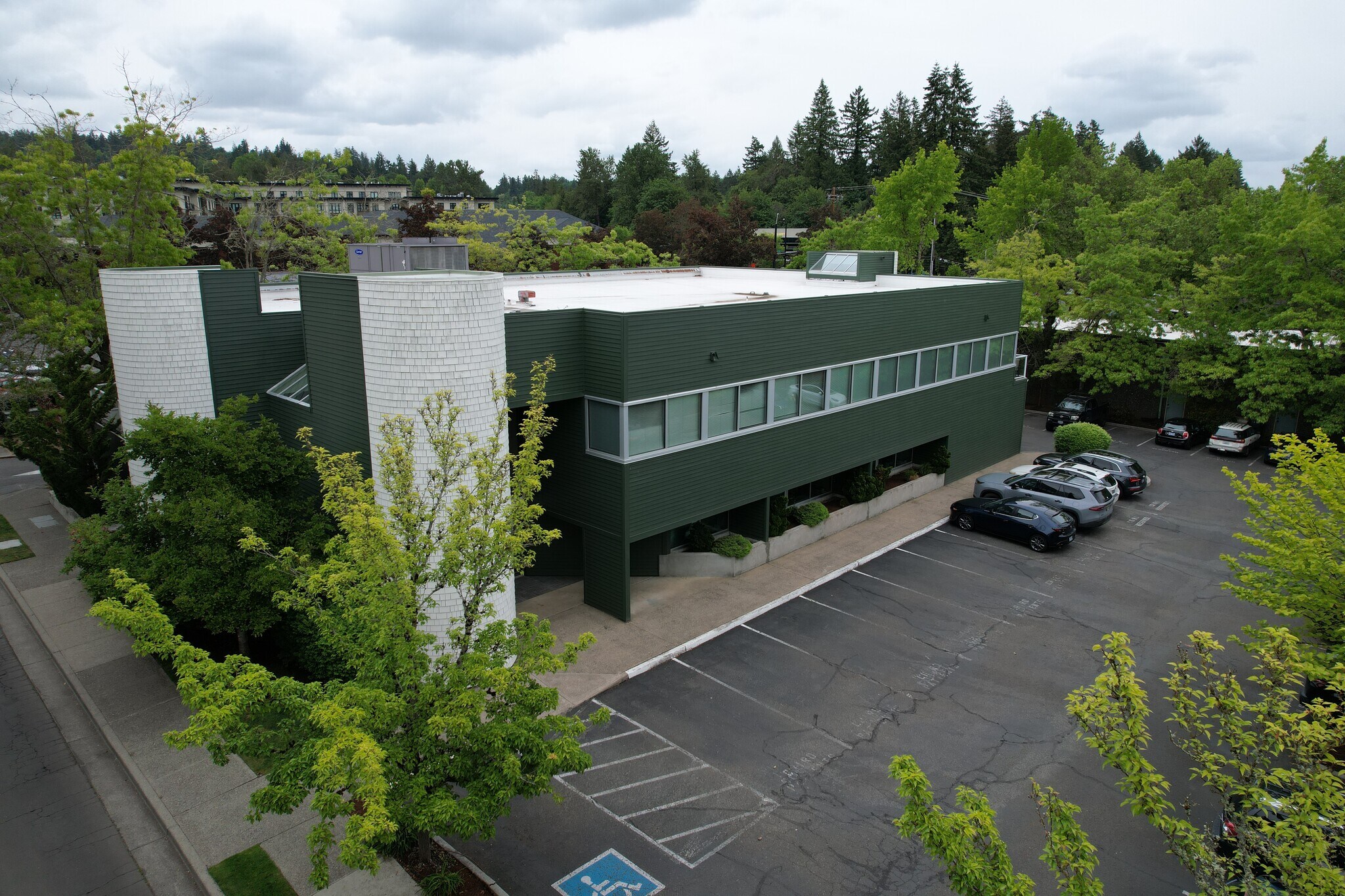 3990 Collins Way, Lake Oswego, OR for Sale
