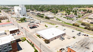 Dodge City, KS Storefront Retail/Office - 520 W Trail St