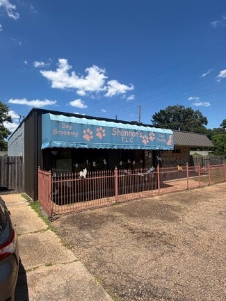 Clinton, MS Veterinarian/Kennel - 325 Clinton Blvd