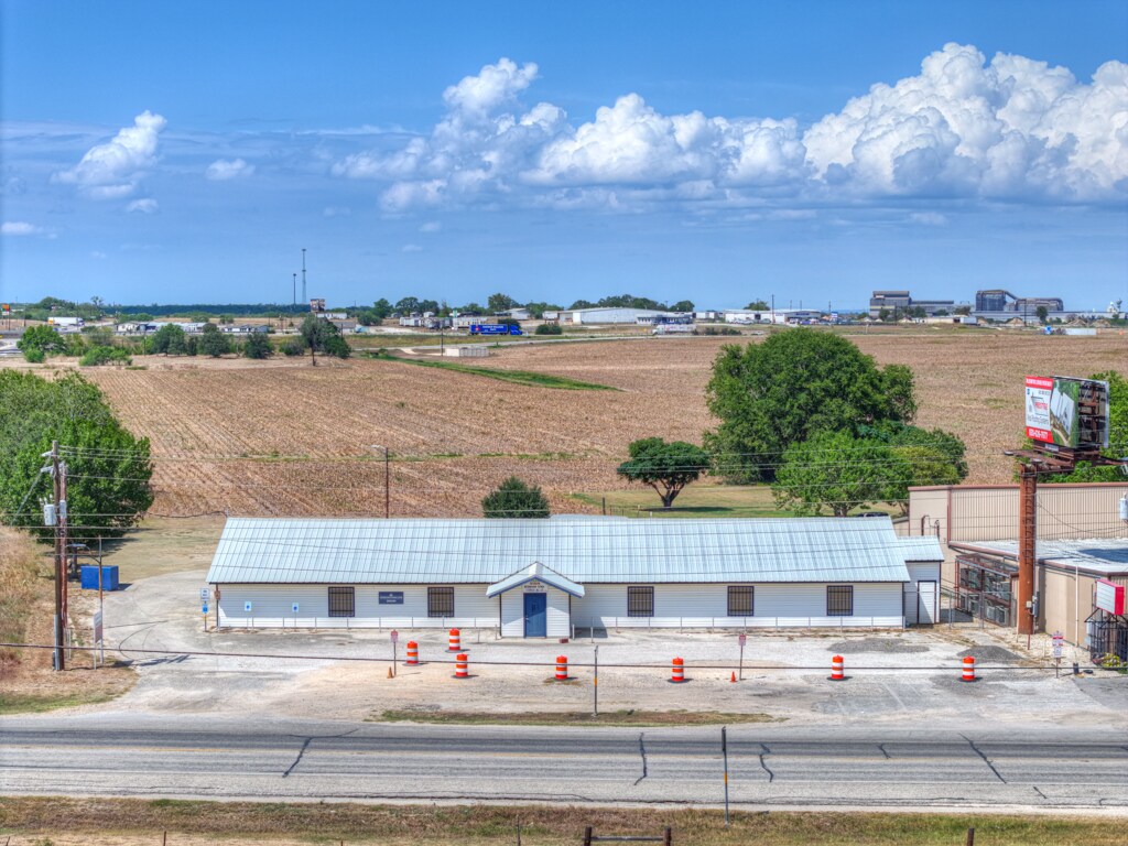 2918 W Kingsbury St, Seguin, TX for Sale