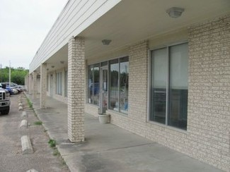 Beeville, TX Storefront - 1703-1821 NW Frontage Rd