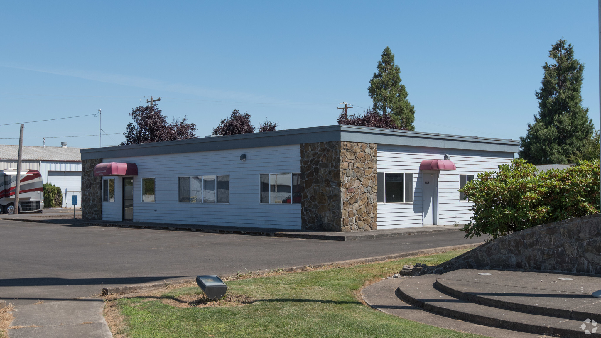 135 E 1st Ave, Junction City, OR for Rent